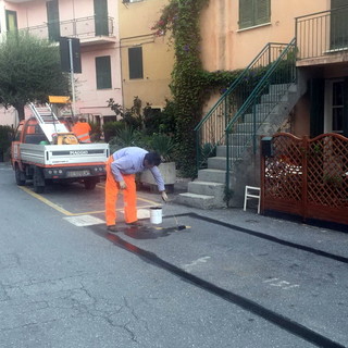Imperia: accesso per i disabili alla Ztl di Borgo Marina: oggi la rimozione dei parcheggi in via dei Pellegrini Imperia: accesso per i disabili alla Ztl di Borgo Marina: oggi la rimozione dei parcheggi in via dei Pellegrini