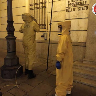 Imperia: nido di vespe 'velutine' rimosso ieri sera in via Cascione, intervento della Protezione Civile (Foto)