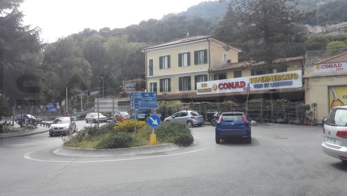 Ventimiglia: situazione asfalto e illuminazione in frazione Latte, un frontaliere chiede interventi