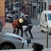Ventimiglia, mini rissa tra migranti davanti alla stazione: tre giovani fermati da Polfer ed Esercito (Video) Ventimiglia, mini rissa tra migranti davanti alla stazione: tre giovani fermati da Polfer ed Esercito (Video)