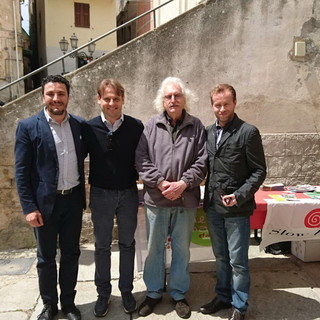 Perinaldo: tutti in coda per il carciofo di Napoleone. Anche l’Assessore Regionale Marco Scajola alla XVII Rassegna Gastronomica del Carciofo Perinaldo: tutti in coda per il carciofo di Napoleone. Anche l’Assessore Regionale Marco Scajola alla XVII Rassegna Gastronomica del Carciofo