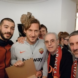 Un compleanno da ricordare per il 'Roma Club Imperia Francesco Totti': l'incontro con Il Capitano e la squadra al completo (Foto e video)
