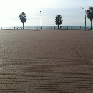 Ventimiglia, lite tra stranieri sul lungomare: due feriti