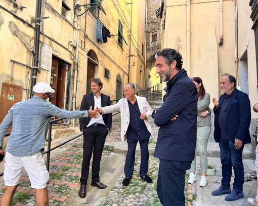 Taggia, produzione del film ‘Le Melodie del Bosco dei Faggi’: divieti di sosta e transito durante le riprese Taggia, produzione del film ‘Le Melodie del Bosco dei Faggi’: divieti di sosta e transito durante le riprese