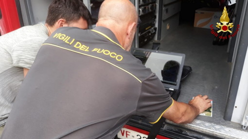 Pigna: invia le coordinate al marito che insieme ai Vigili del Fuoco la ritrova nei boschi di Gouta (Foto)