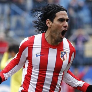 Calcio: il Monaco centra la promozione in Ligue 1 e sta per portare in biancorosso Falcao Calcio: il Monaco centra la promozione in Ligue 1 e sta per portare in biancorosso Falcao