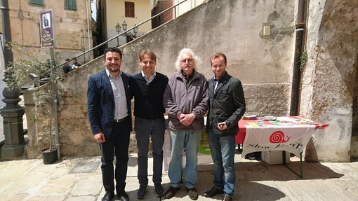 Perinaldo: tutti in coda per il carciofo di Napoleone. Anche l’Assessore Regionale Marco Scajola alla XVII Rassegna Gastronomica del Carciofo Perinaldo: tutti in coda per il carciofo di Napoleone. Anche l’Assessore Regionale Marco Scajola alla XVII Rassegna Gastronomica del Carciofo
