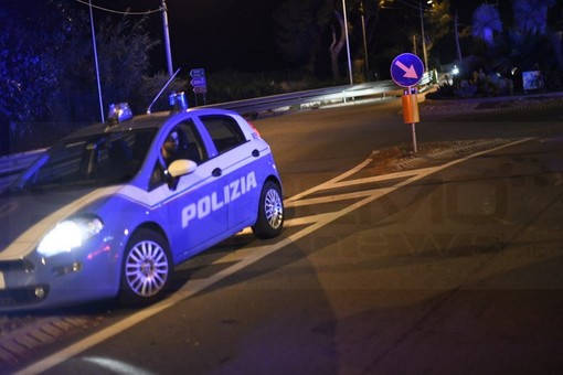 Ventimiglia: ruba su un'auto in pieno centro ma il proprietario lo vede e chiama la Polizia, 18enne arrestato