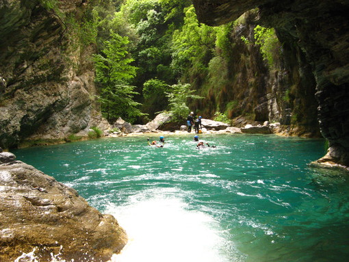 Rocchetta Nervina: video di torrentismo, una giornata sul Rio Barbaira con l'esperto Nicola Balestra Rocchetta Nervina: video di torrentismo, una giornata sul Rio Barbaira con l'esperto Nicola Balestra