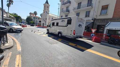 Sanremo: nuova rotonda di San Martino, traffico nel caos: i residenti "Serve un presidio costante prima di settembre"