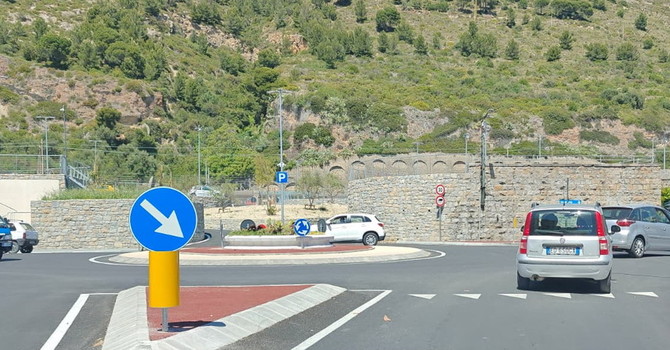 Ventimiglia, rotatoria tra corso Genova e via Tacito: la viabilità diventa definitiva, chiuso l'accesso al distributore Ventimiglia, rotatoria tra corso Genova e via Tacito: la viabilità diventa definitiva, chiuso l'accesso al distributore