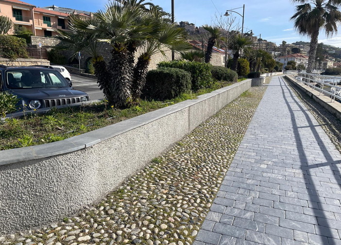 Santo Stefano al Mare: in corso d’opera i lavori di riqualificazione delle fioriere sul Lungomare Cristoforo Colombo