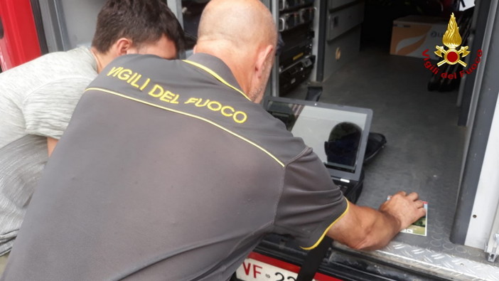 Pigna: invia le coordinate al marito che insieme ai Vigili del Fuoco la ritrova nei boschi di Gouta (Foto)