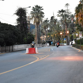 Confermata la nuova viabilità in Piazza Cesare Battisti: la rotatoria e la sosta regolamentata diventano definitive