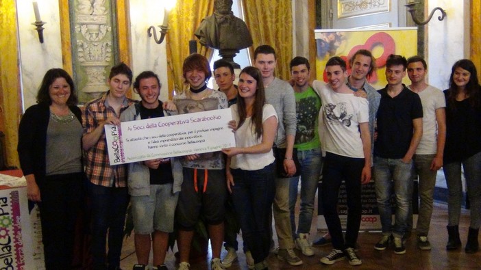 Cento studenti trasformano le idee in cooperative. Premiato l'Istituto Ruffini di Imperia Cento studenti trasformano le idee in cooperative. Premiato l'Istituto Ruffini di Imperia