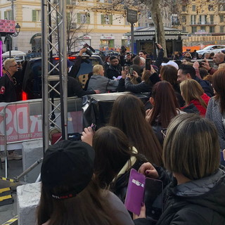 Festival di Sanremo 2024: anche ieri gli 'inviati' del Liceo Cassini in piazza Muccioli per RDSnext (Foto)