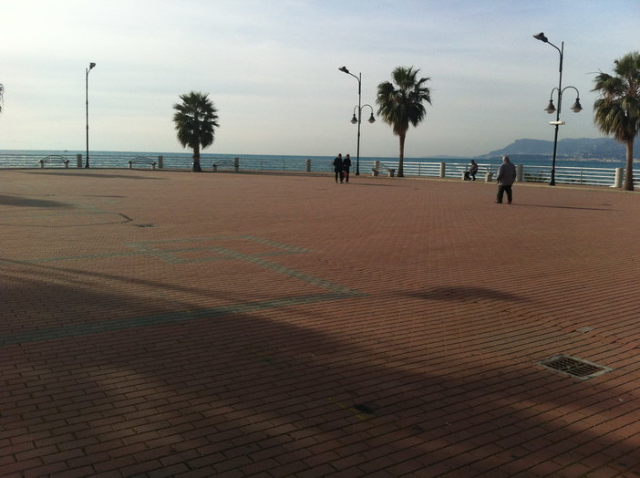 Ventimiglia: lamentela per mancato allestimento pista di pattinaggio “Basta pubblicizzare in calendario un evento che non esiste”