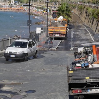Sanremo: si rompe un tubo dell'acquedotto ai 'Tre Ponti' migliaia di litri persi e lavori in corso (Foto e Video) Sanremo: si rompe un tubo dell'acquedotto ai 'Tre Ponti' migliaia di litri persi e lavori in corso (Foto e Video)