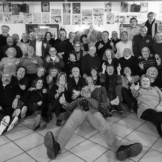 Imperia: tanti amici hanno ricordato gli anni '70 e '80 trascorsi al bar Corsaro di Borgo Marina (Foto)