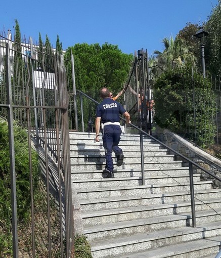 Sanremo: subito sistemato il cancello vandalizzato ieri alle Carmelitane, stasera sarà regolarmente chiuso (Foto) Sanremo: subito sistemato il cancello vandalizzato ieri alle Carmelitane, stasera sarà regolarmente chiuso (Foto)