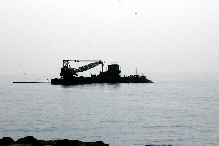 Sanremo: detriti del 'Manhattan' di fronte al litorale della città dei fiori, le lamentele di un lettore