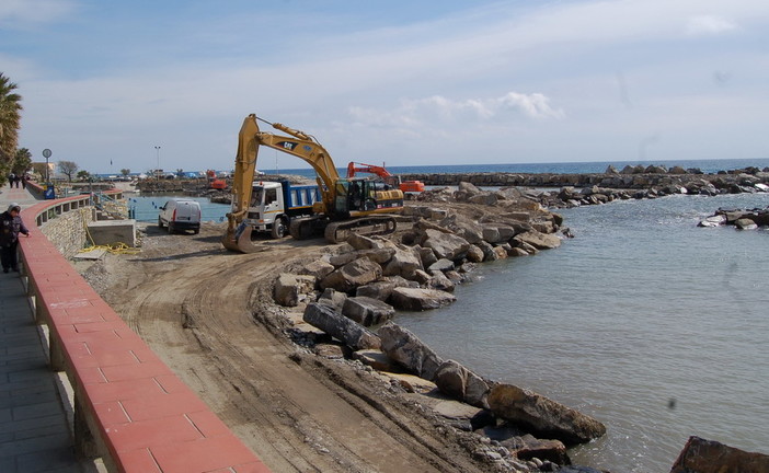 Accolte dalla Regione Ligure le richieste dei balneari per la riduzione dell'orario minimo di apertura Accolte dalla Regione Ligure le richieste dei balneari per la riduzione dell'orario minimo di apertura