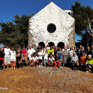 Verezzo celebra il 47° Raduno Alpino e il 51° anniversario del Gruppo fondato da Massimino Filippi Verezzo celebra il 47° Raduno Alpino e il 51° anniversario del Gruppo fondato da Massimino Filippi