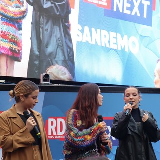 I ragazzi del Liceo 'Cassini' inviati al 'RDSnext': ieri l'esperienza con Angelina Mango e Didi (Foto) I ragazzi del Liceo 'Cassini' inviati al 'RDSnext': ieri l'esperienza con Angelina Mango e Didi (Foto)