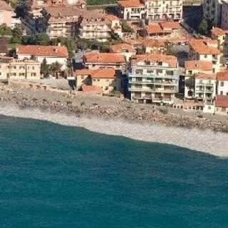 Riva Ligure: la Civica Amministrazione ha dato il via ad un'importante opera di rinaturalizzazione di un tratto di costa Riva Ligure: la Civica Amministrazione ha dato il via ad un'importante opera di rinaturalizzazione di un tratto di costa