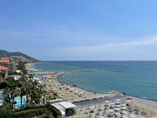 Diano Marina: presentati i lavori di ripascimento della spiaggia di Borgo Paradiso, Toti "Miglioriamo la difesa della costa" (Foto e Video)