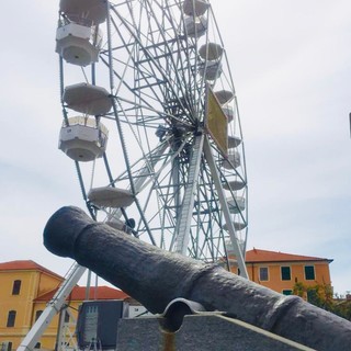 Imperia: cinquemila biglietti omaggio a studenti e negozi del centro per la Ruota Panoramica Imperia: cinquemila biglietti omaggio a studenti e negozi del centro per la Ruota Panoramica