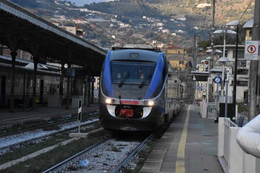 Maltempo e frane: circolazione ferroviaria interrotta sulla Cuneo-Ventimiglia Maltempo e frane: circolazione ferroviaria interrotta sulla Cuneo-Ventimiglia