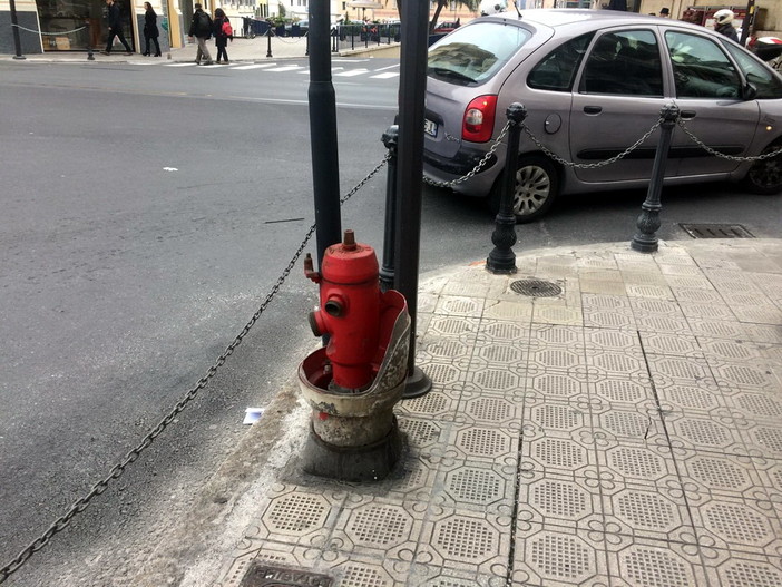 Sanremo: disposizioni anti terrorismo in attesa della prima serata del Festival, scoperchiati anche gli idranti Sanremo: disposizioni anti terrorismo in attesa della prima serata del Festival, scoperchiati anche gli idranti