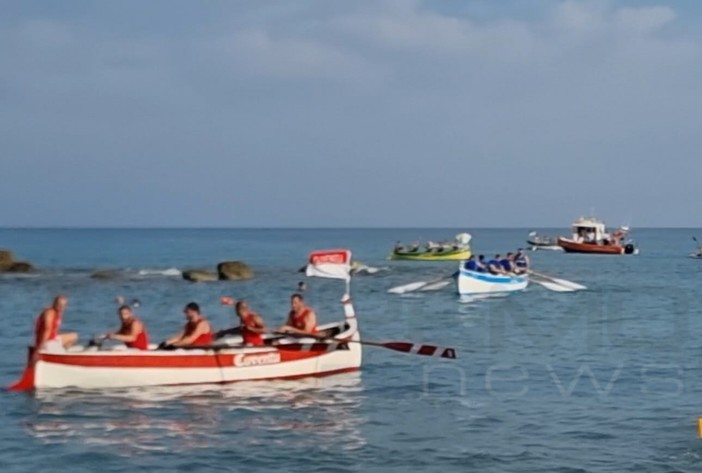 Agosto Medievale, sfida in mare tra Sestieri: a Ventimiglia va in scena la regata con i gozzi Agosto Medievale, sfida in mare tra Sestieri: a Ventimiglia va in scena la regata con i gozzi