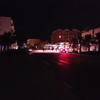 San Bartolomeo al Mare: rotonda senza luce per tutta la notte, il Sindaco "Guasto subito riparato" (Foto)