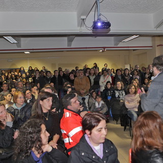 Tubercolosi alle scuole di Vallecrosia: 3 bambini positivi ai raggi trasferiti al Gaslini di Genova. I particolari del vertice tra Asl e genitori