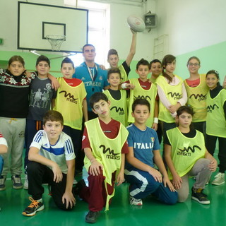 Ventimiglia: alla Scuola Media Cavour agonismo e divertimento giocando a rugby e arrivano i 'Giochi antichi e di strada'