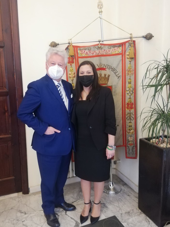 Veronica Russo con il sindaco di Ventimiglia Gaetano Scullino