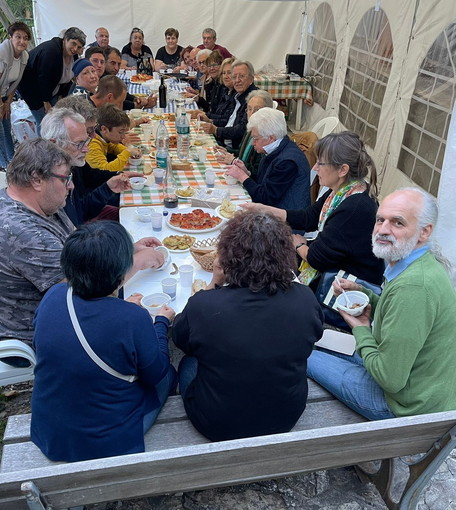 Molini di Triora: ad Agaggio Inferiore raccolti 1.000 euro in una settimana per la 'Casa grande di Giz' (Foto) Molini di Triora: ad Agaggio Inferiore raccolti 1.000 euro in una settimana per la 'Casa grande di Giz' (Foto)