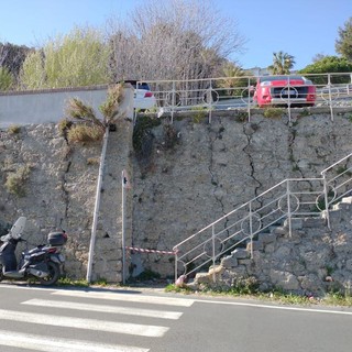 Ventimiglia: riverniciata la ringhiera del parcheggio del 'Futanin' (Foto) Ventimiglia: riverniciata la ringhiera del parcheggio del 'Futanin' (Foto)
