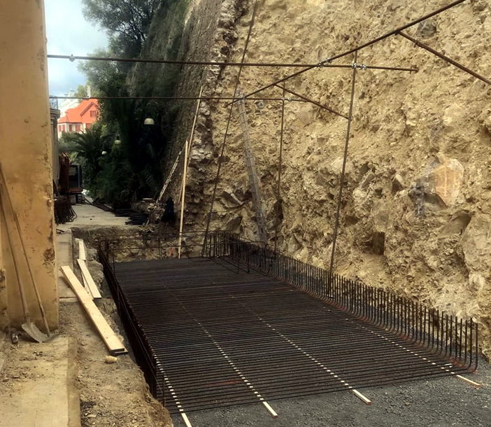 Bordighera: proseguono i lavori ai muri di sostegno di Villa Regina Margherita, via Coggiola e via dei Colli