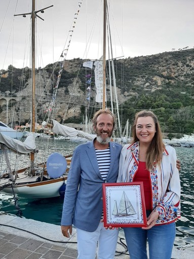 Un foulard della Maison Daphné per celebrare 100 anni di ‘Barbara’ regina del mare Un foulard della Maison Daphné per celebrare 100 anni di ‘Barbara’ regina del mare