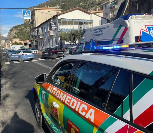 Ventimiglia: rissa alle Gianchette, migranti si affrontano a colpi di pala Ventimiglia: rissa alle Gianchette, migranti si affrontano a colpi di pala