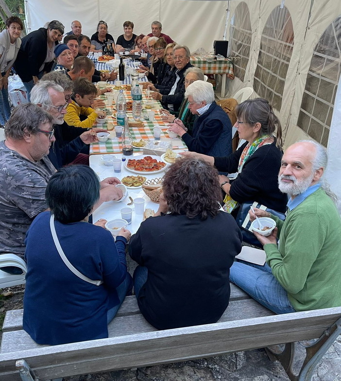 Molini di Triora: ad Agaggio Inferiore raccolti 1.000 euro in una settimana per la 'Casa grande di Giz' (Foto) Molini di Triora: ad Agaggio Inferiore raccolti 1.000 euro in una settimana per la 'Casa grande di Giz' (Foto)