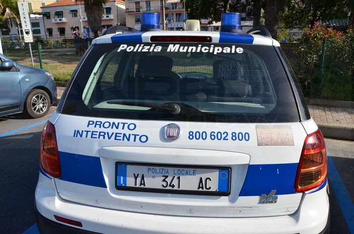 Sanremo: diffamazione su Facebook, scattano le denunce dalla Polizia Municipale ad un utente Sanremo: diffamazione su Facebook, scattano le denunce dalla Polizia Municipale ad un utente