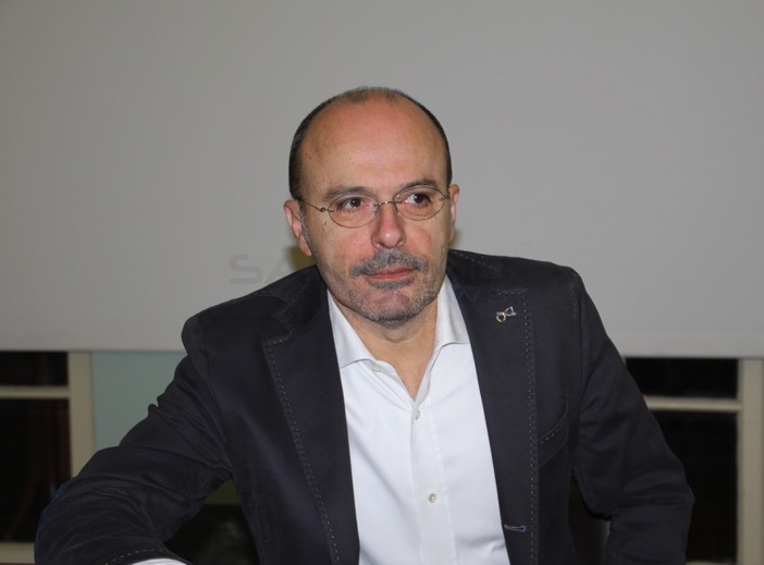 Imperia: il Sindaco risponde al Consigliere Mezzera "Se volete farmi cadere... dimettetevi voi!" Imperia: il Sindaco risponde al Consigliere Mezzera "Se volete farmi cadere... dimettetevi voi!"