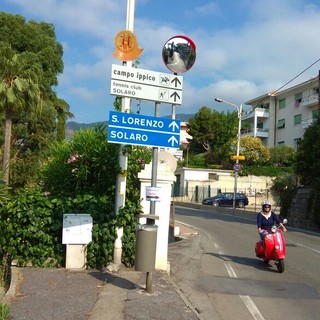 Sanremo: ripristinato lo specchio tra strada Solaro e strada San Lorenzo, i residenti ringraziano (Foto) Sanremo: ripristinato lo specchio tra strada Solaro e strada San Lorenzo, i residenti ringraziano (Foto)
