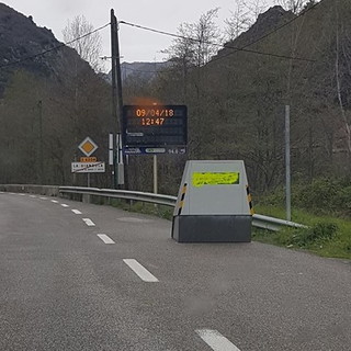 Vandalizzato con una bomboletta spray l'autovelox 'Alice' sulla statale 20 della Val Roya