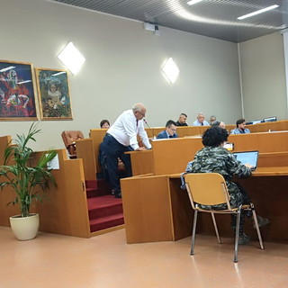 Ventimiglia: oltre due ore di discussione per la mozione sul mercato, rimane la frattura tra Parodi e la maggioranza Ventimiglia: oltre due ore di discussione per la mozione sul mercato, rimane la frattura tra Parodi e la maggioranza