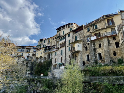 Lavori di messa in sicurezza e senso unico alternato, previsto un servizio navetta da Rocchetta Nervina